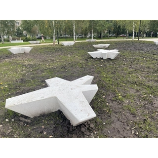 Скамейка бетонная 'Звезда с настилом'
