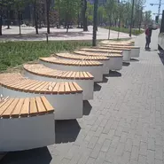 Скамейка бетонная 'Ирида с настилом'