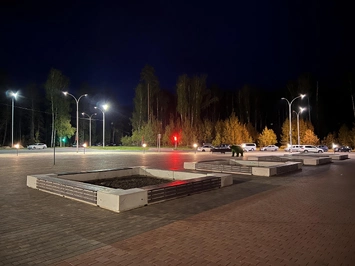 В городе Саров компания 'Новалур' установила скамейки 'Лайтбокс'
