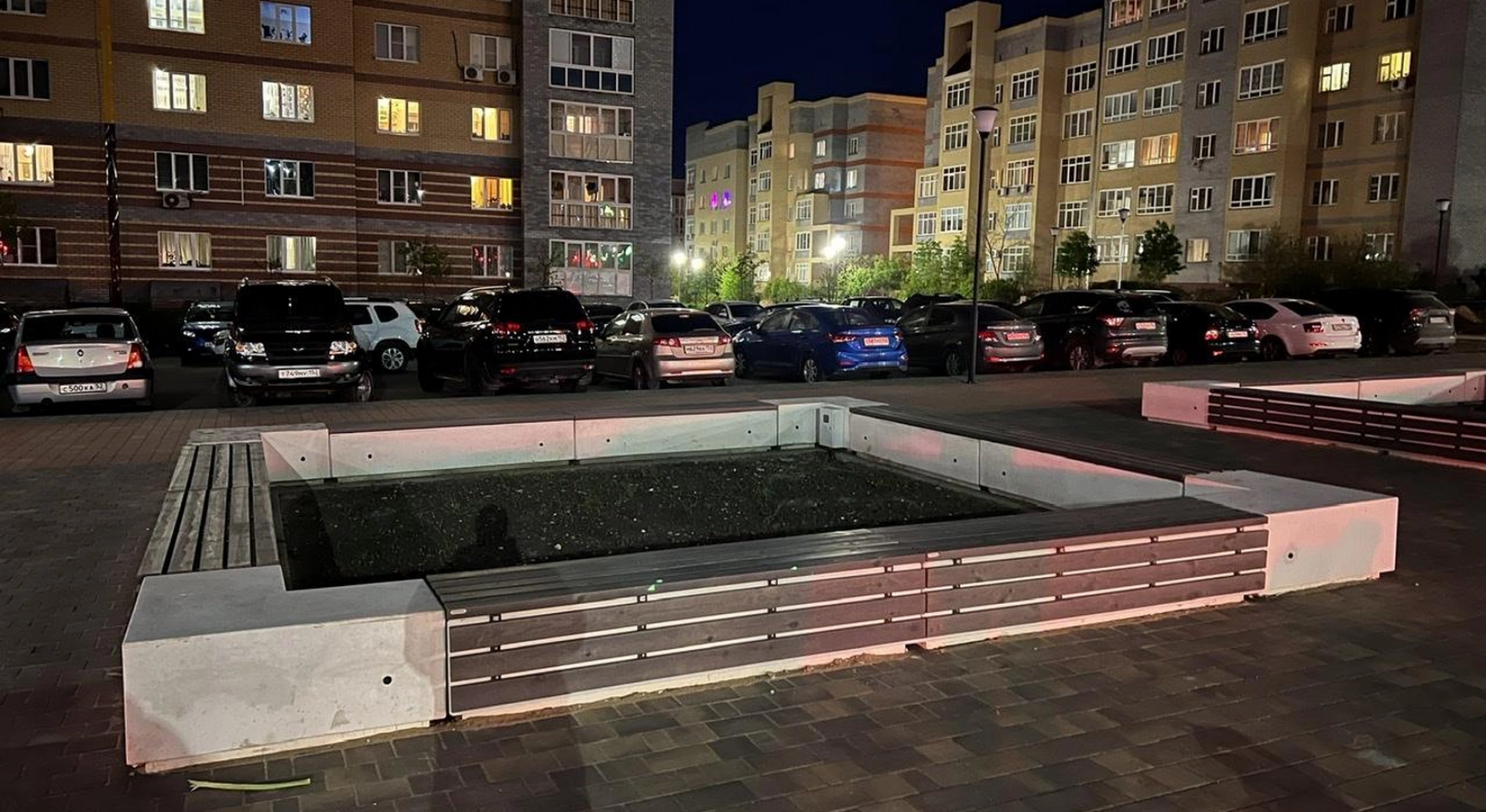 В городе Саров компания 'Новалур' установила скамейки 'Лайтбокс'