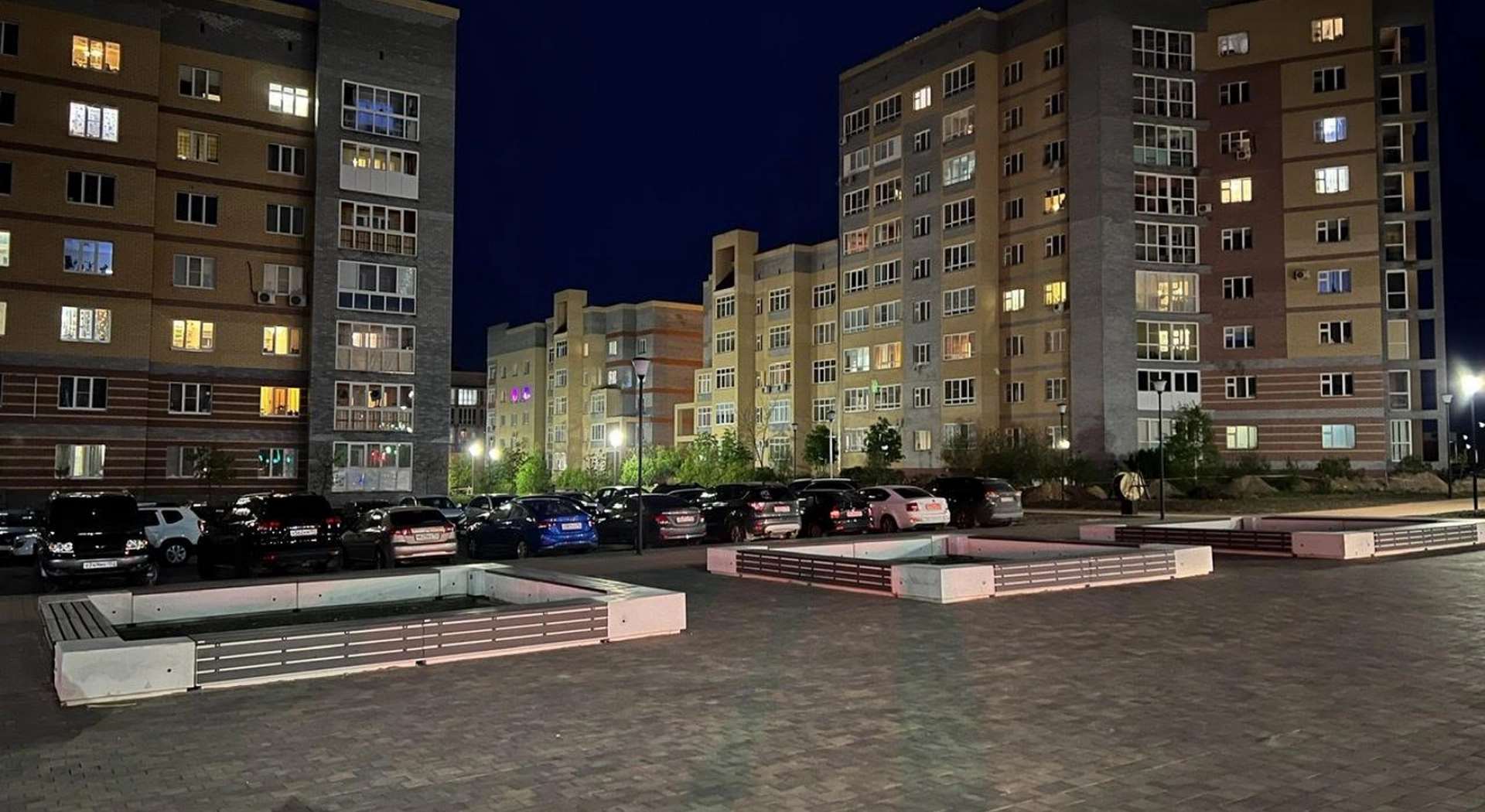 В городе Саров компания 'Новалур' установила скамейки 'Лайтбокс'